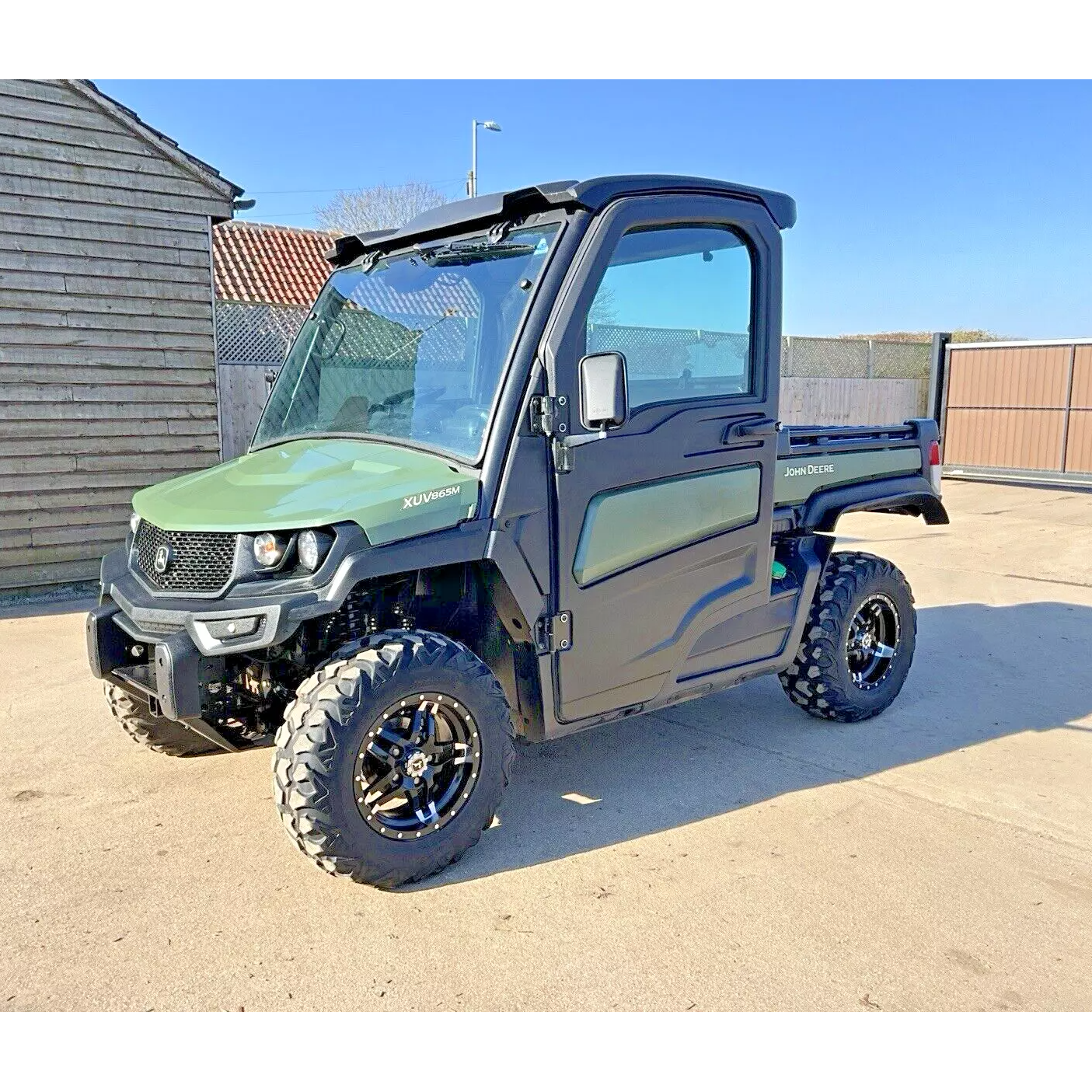 2021 ROAD LEGAL JOHN DEERE 865M GATOR | 2099 Hours
